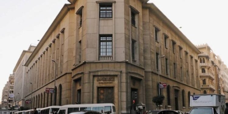 البنك التجاري الدولي يخفض أسعار الفائدة على شهادات الاستثمار الثلاثية